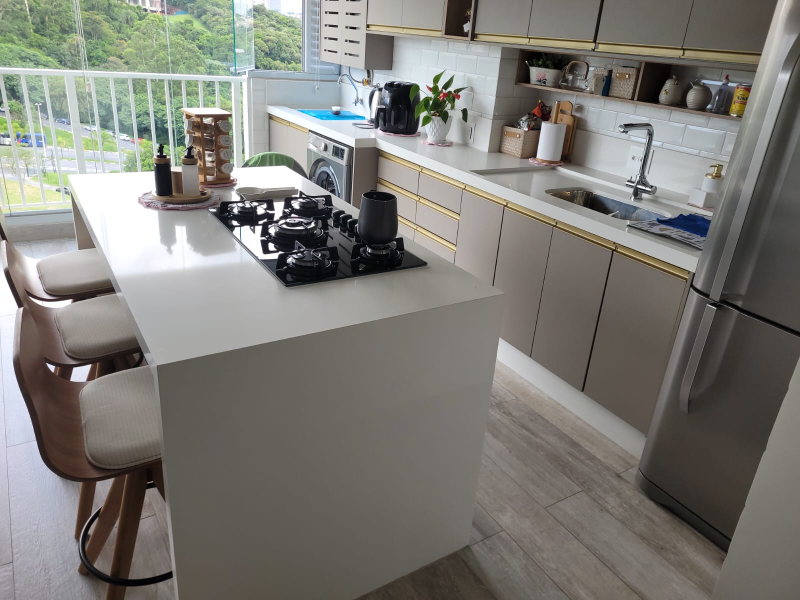 Gourmet Kitchen with White Quartz Island